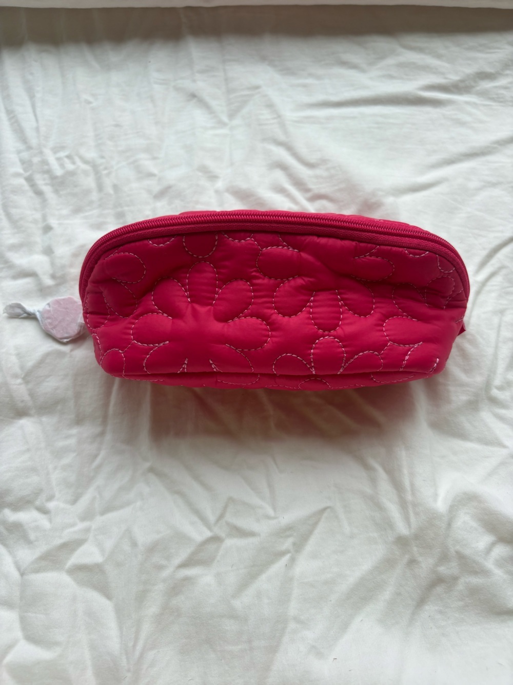Benefit Cosmetics Bright Pink Quilted Daisy Cosmetic Case NWT - Picture 2 of 10